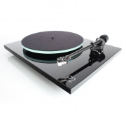 Rega Planar 2 Turntable with Rega Carbon Cartridge